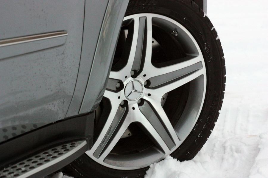  Mercedes-Benz ML63 AMG 2011 года  (фото 76 из 81)